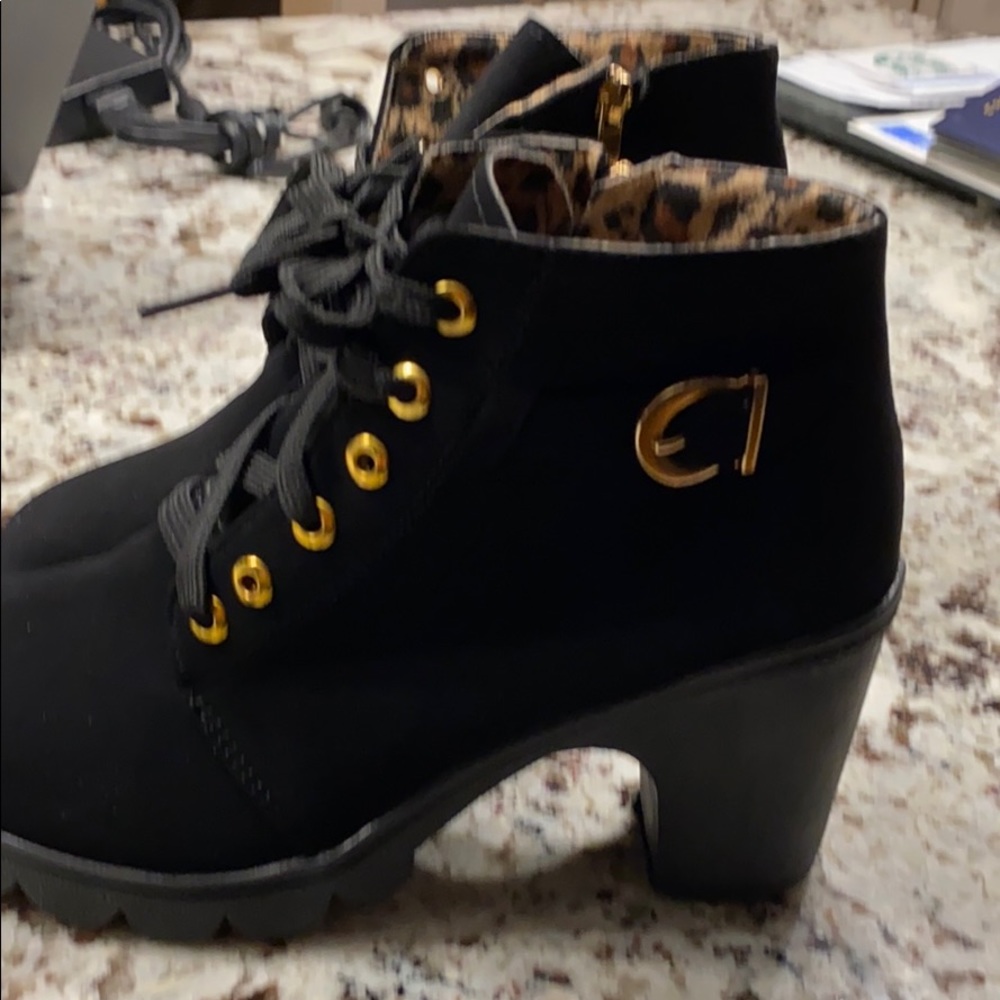 Booties size 40 brand new, never worn